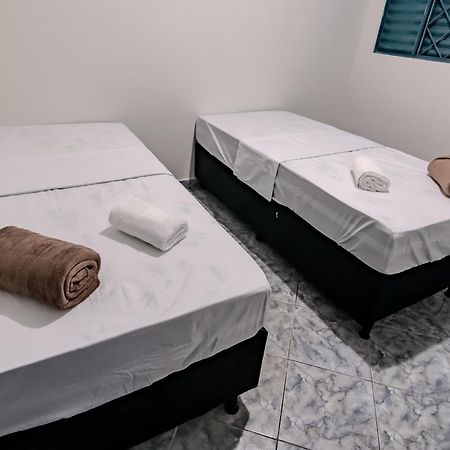 Pousada Roosevelt Quarto 03 - Pousada Central Prox Rodoviaria E Dist Industrial Hotel Uberlândia Kültér fotó